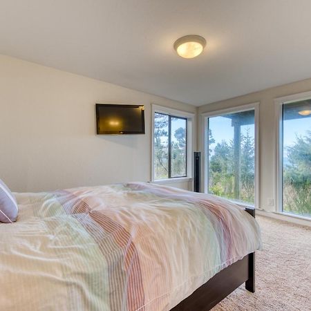 Coastal Comfort Oceanside Exterior photo