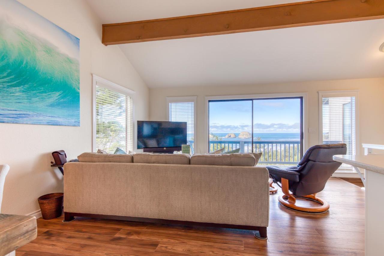 Coastal Comfort Oceanside Exterior photo