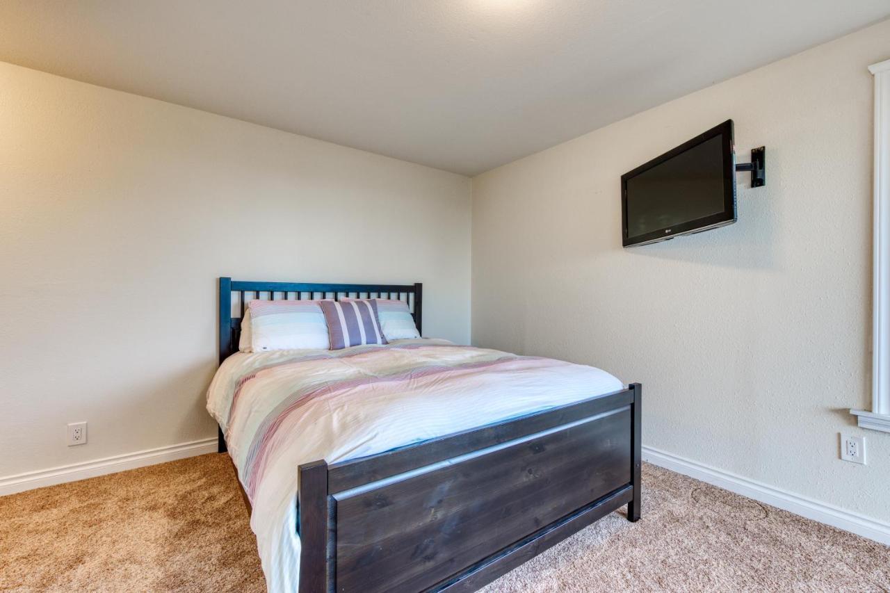 Coastal Comfort Oceanside Exterior photo