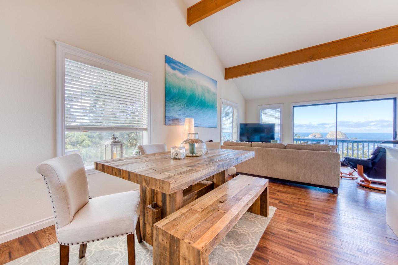 Coastal Comfort Oceanside Exterior photo